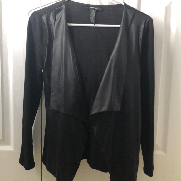 🆕 Jacket - Picture 3 of 5